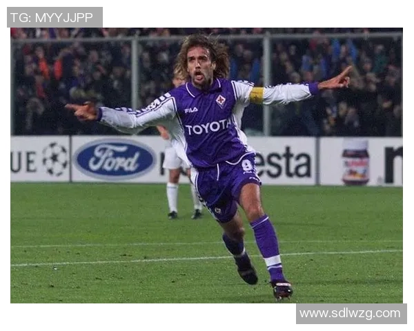 90年代足球明星黄头发的传奇故事与辉煌时刻回顾