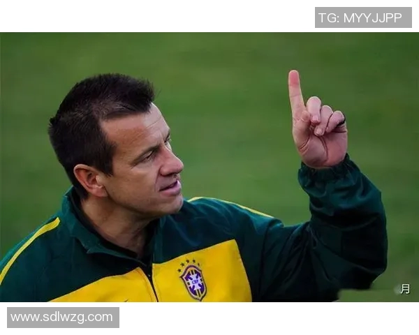 足球巨星的晚年风采与人生轨迹的深刻反思