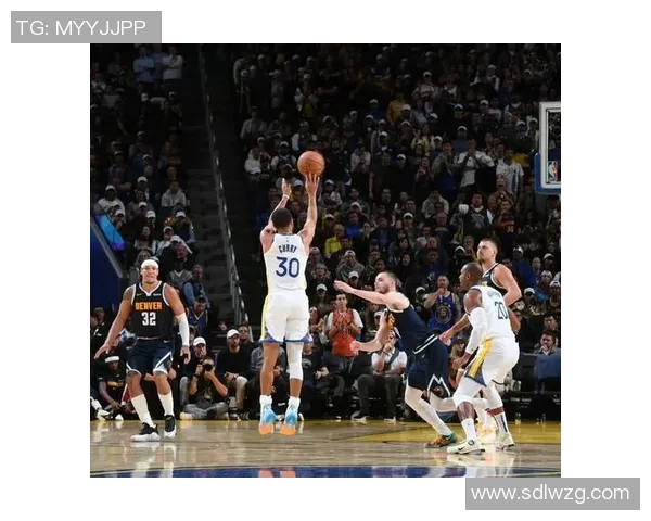 勇士与掘金第四场激战回顾关键时刻的精彩瞬间与战术分析